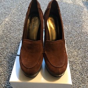 Women’s Nine West 8.5 brown suede 4” stacked heel